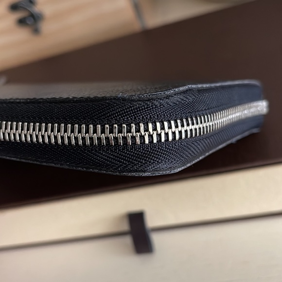Louis Vuitton Zippy Organizer - Picture 11 of 12